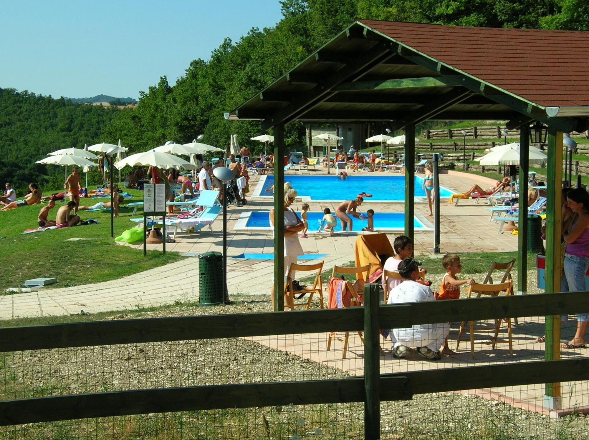 Agriturismo Orsaiola Urbania Eksteriør billede